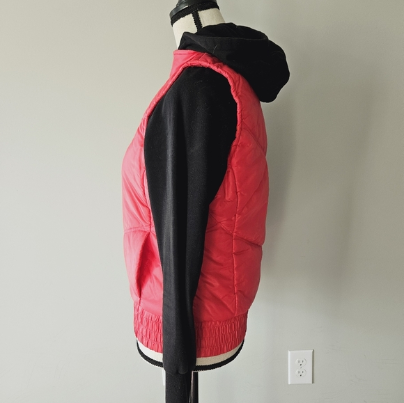 Neon pink and black puffer jacket - Picture 3 of 7